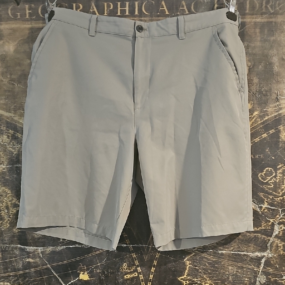 Izod Gray Flat Front Bermuda Golf Shorts